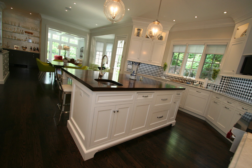 Example of a transitional kitchen design in Chicago
