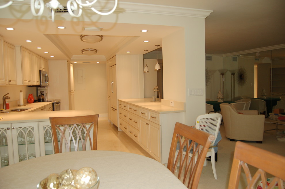 Kitchen - kitchen idea in Miami