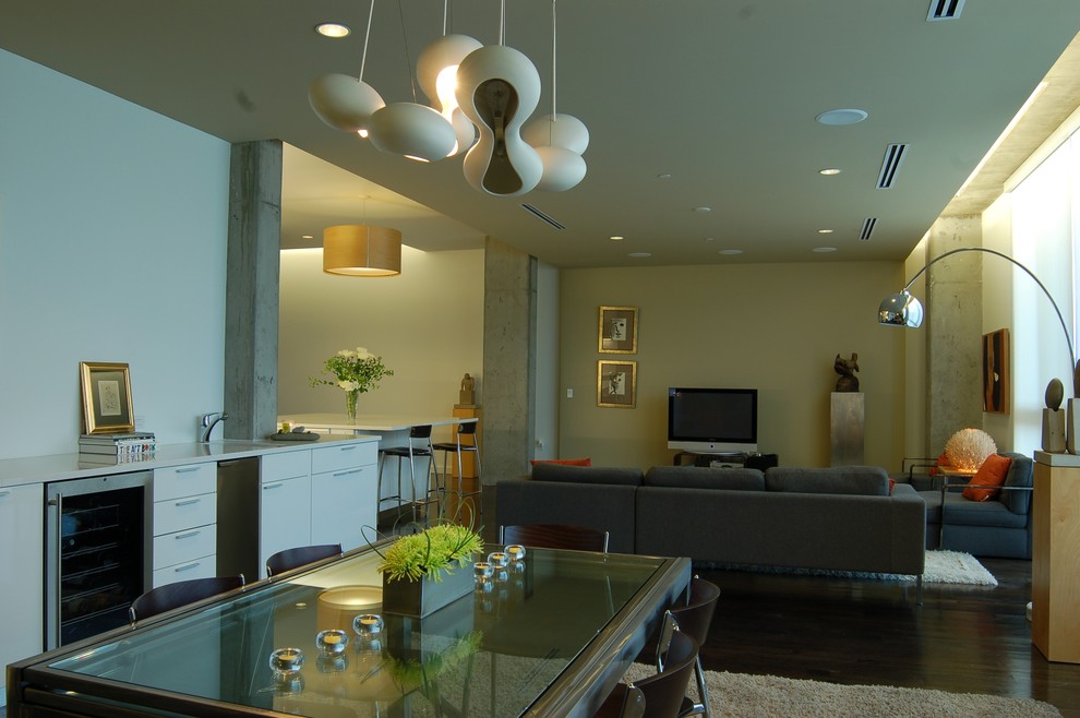 This is an example of a modern dining room in Kansas City.