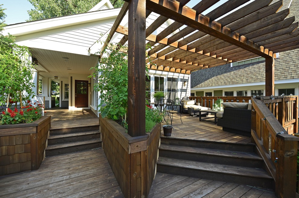 Photo of a traditional verandah in Minneapolis with a pergola.