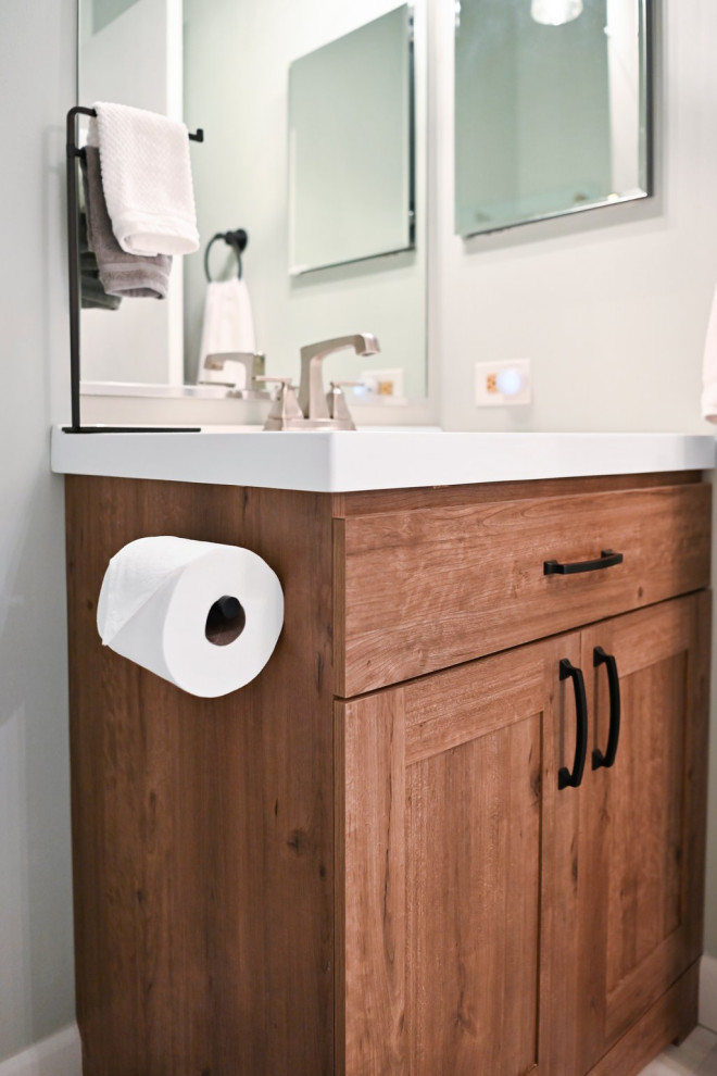 Transitional home design photo in Chicago