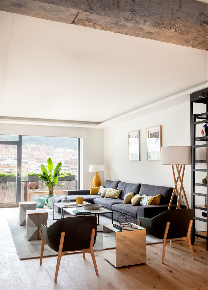 Contemporary living room in Bilbao.