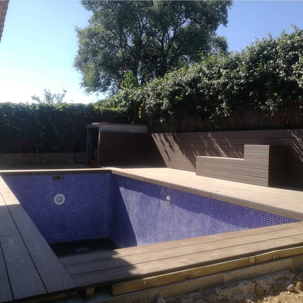 Foto de casa de la piscina y piscina in patio trasero With casa de la piscina