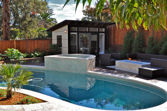 10x12 Poolside Retreat & Living Space - Contemporary ...