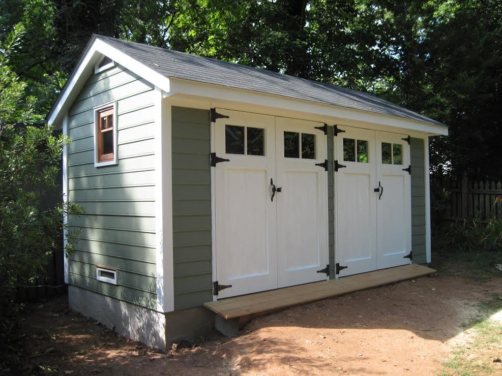 Mid-sized traditional detached garden shed in Richmond.