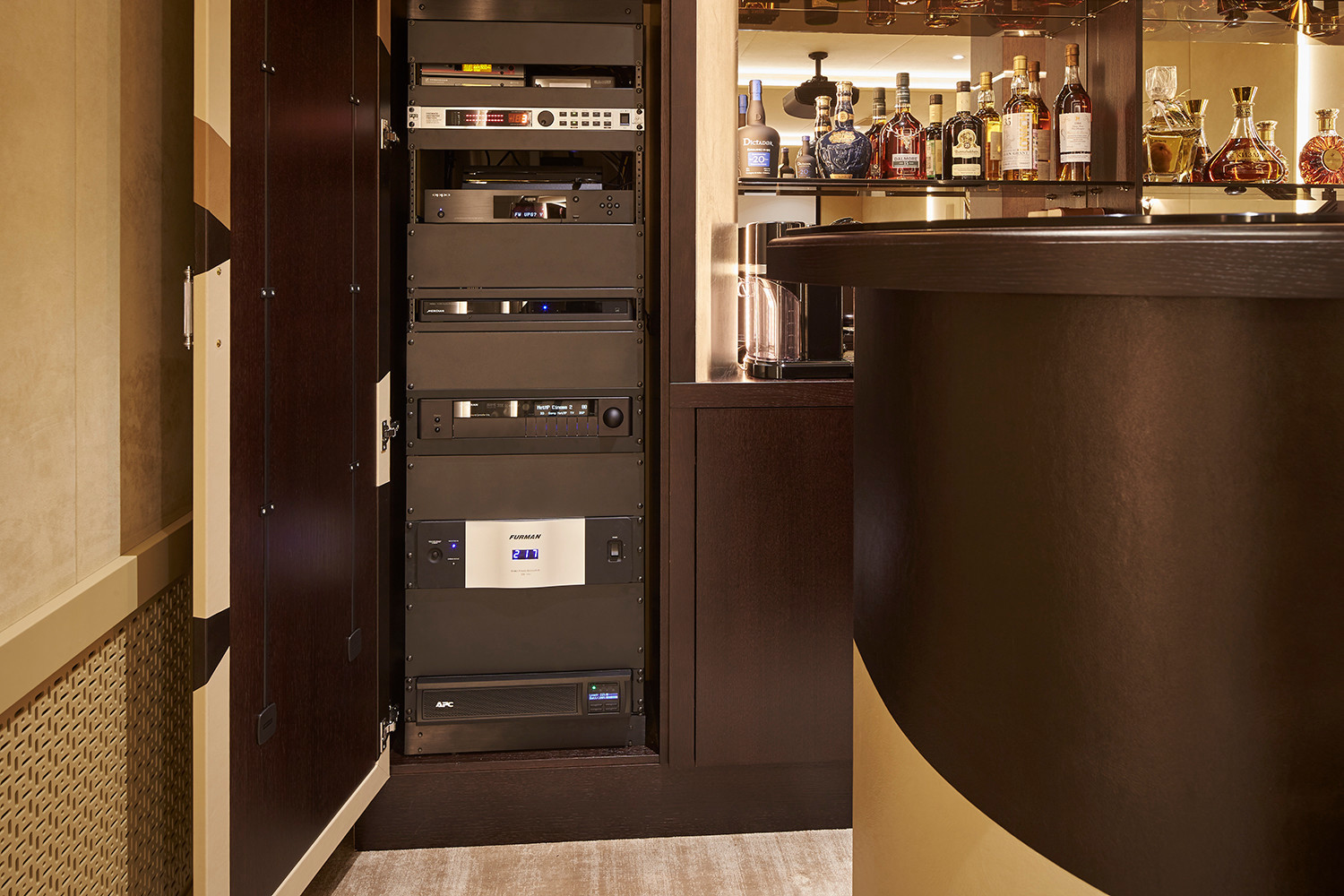 Домашний кинозал на Новой Риге