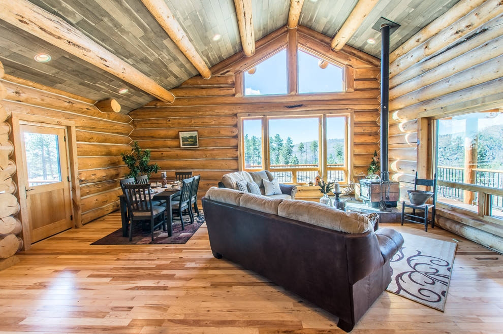 Home design - rustic home design idea in Denver