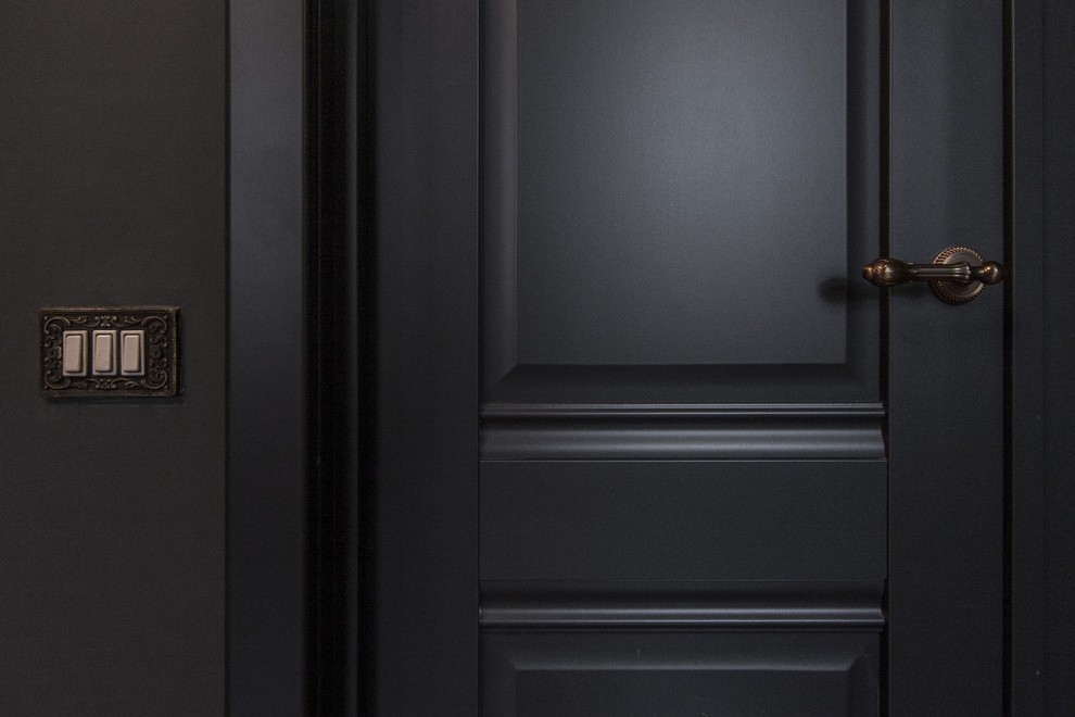 Неоклассика в чёрно-серых тонах.