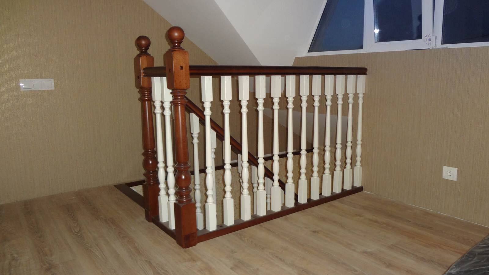 Лестница в загородном доме из дерева бук. Самара.