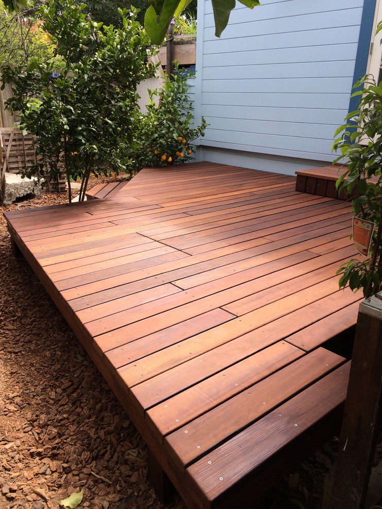 Mid-sized traditional backyard deck in San Francisco with no cover and a container garden.