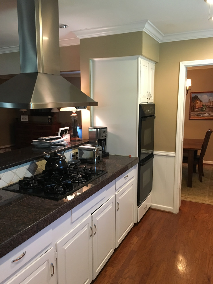 Kitchen - kitchen idea in Austin
