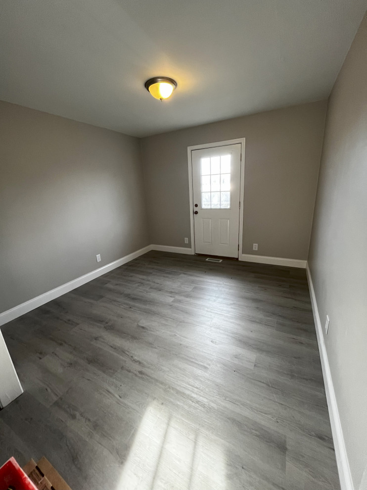 Transitional home design photo in Milwaukee