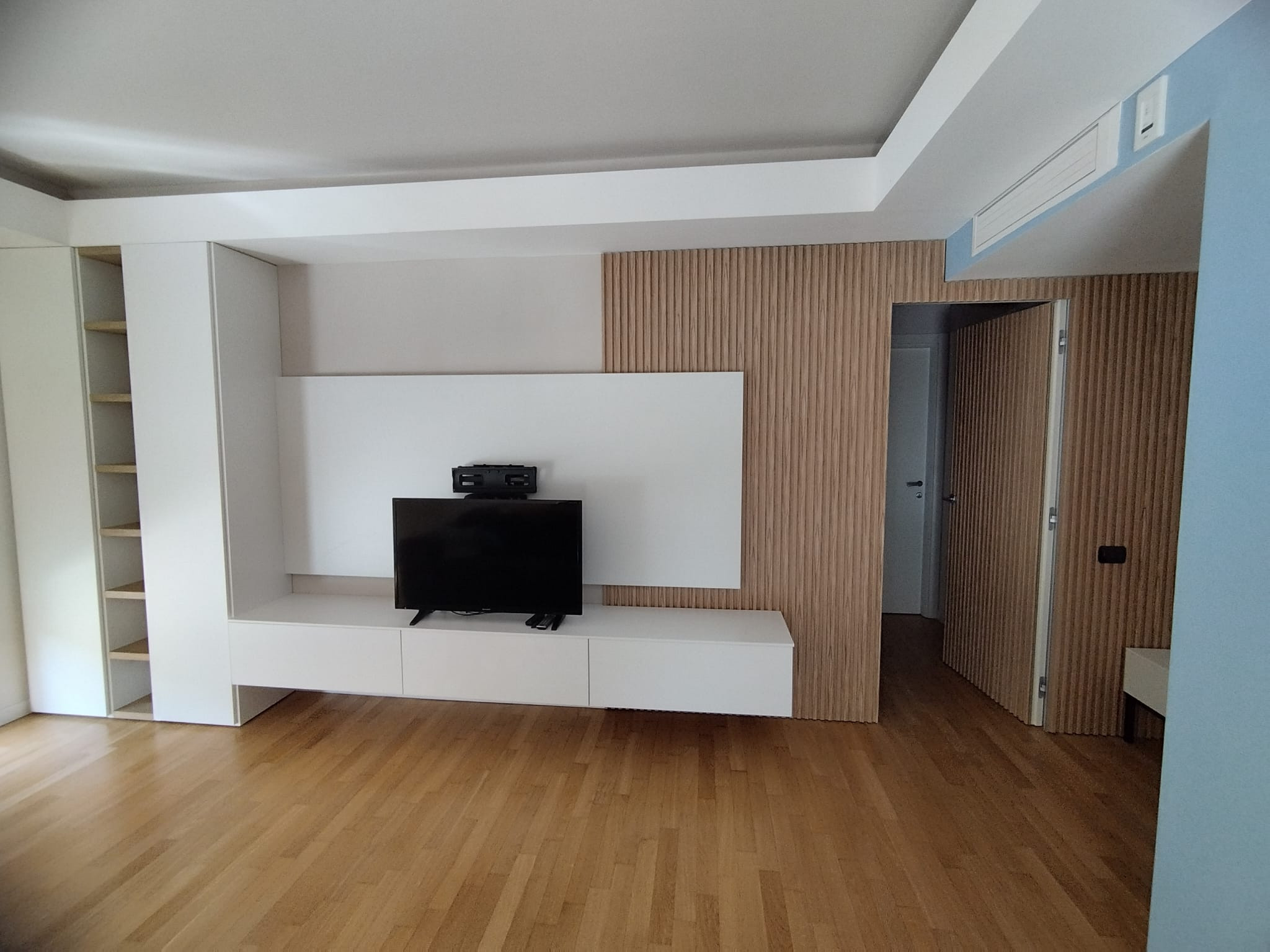 Ristrutturazione e Interior Design della Zona Giorno a Peschiera Borromeo