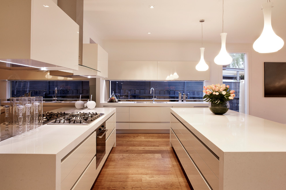 Design ideas for a transitional kitchen in Melbourne.