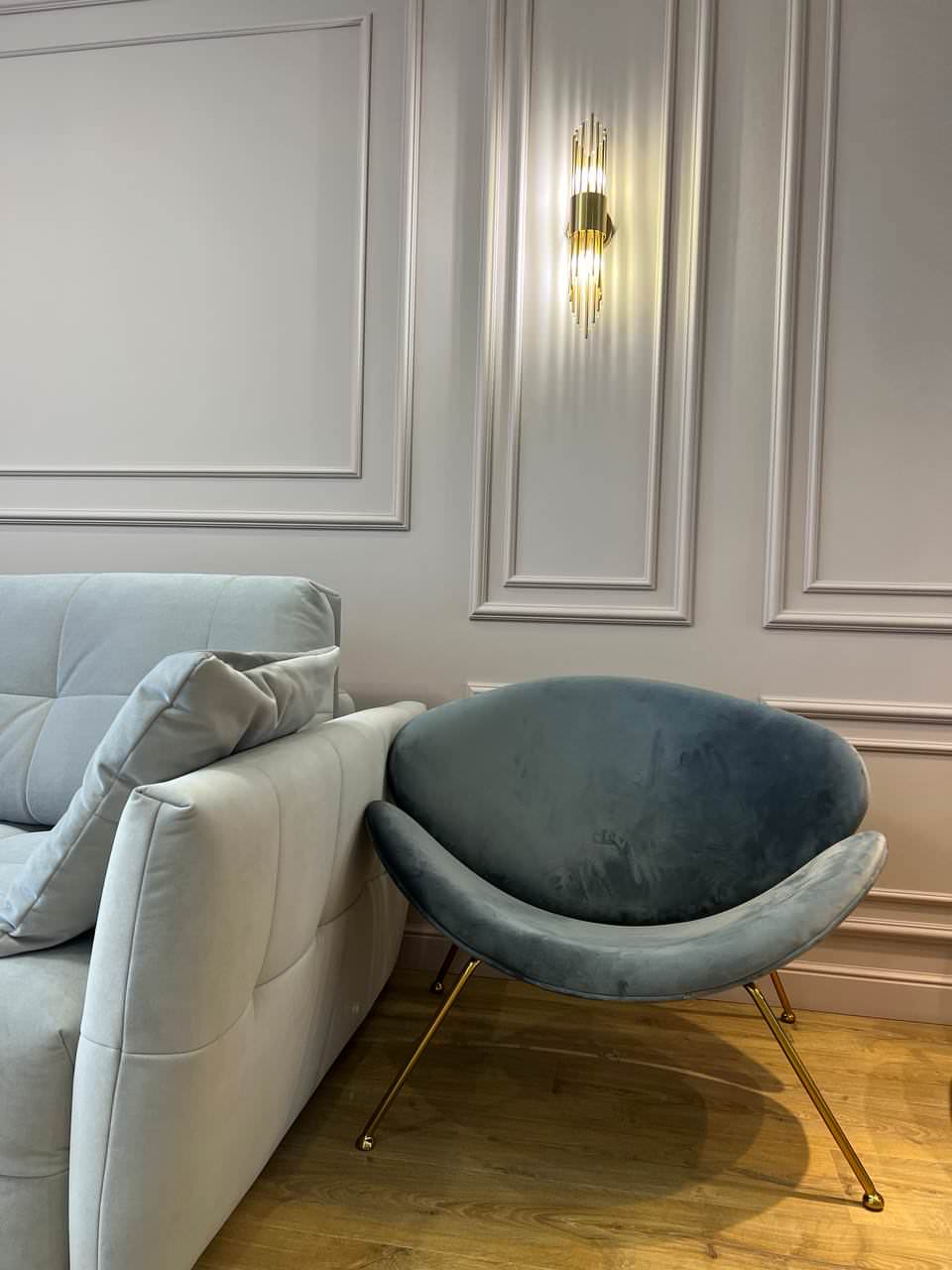 THE ASHY ROSE INTERIOR