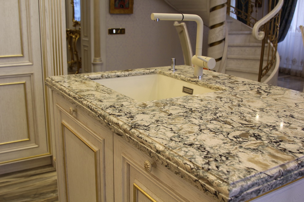 Двухэтажная квартира в Павловске. От классики до первобытного.