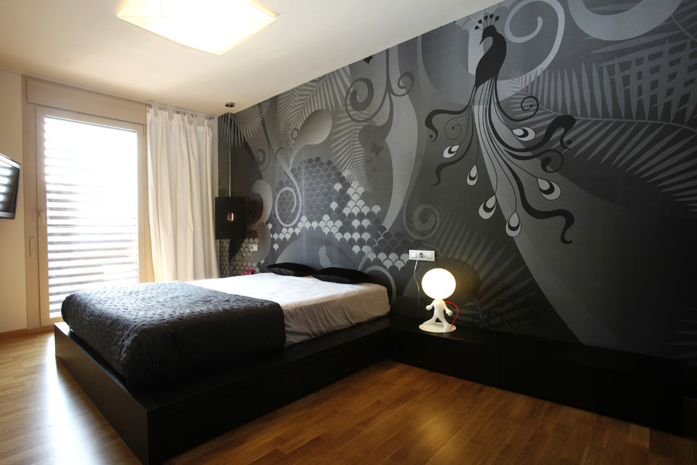 Modern master bedroom in Valencia with black walls, brown floor and medium hardwood floors.
