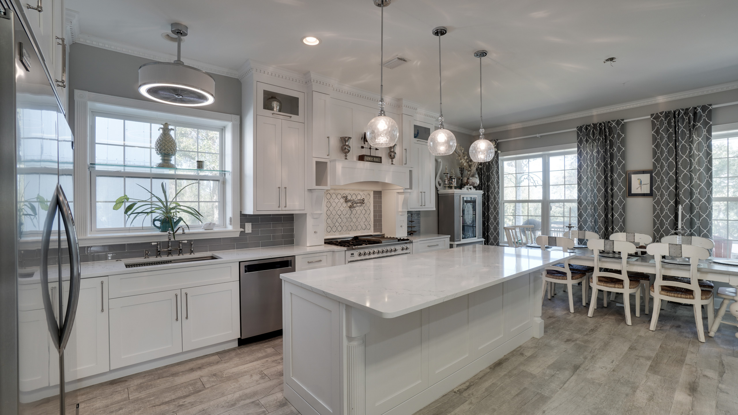 Example of a kitchen design in Orlando