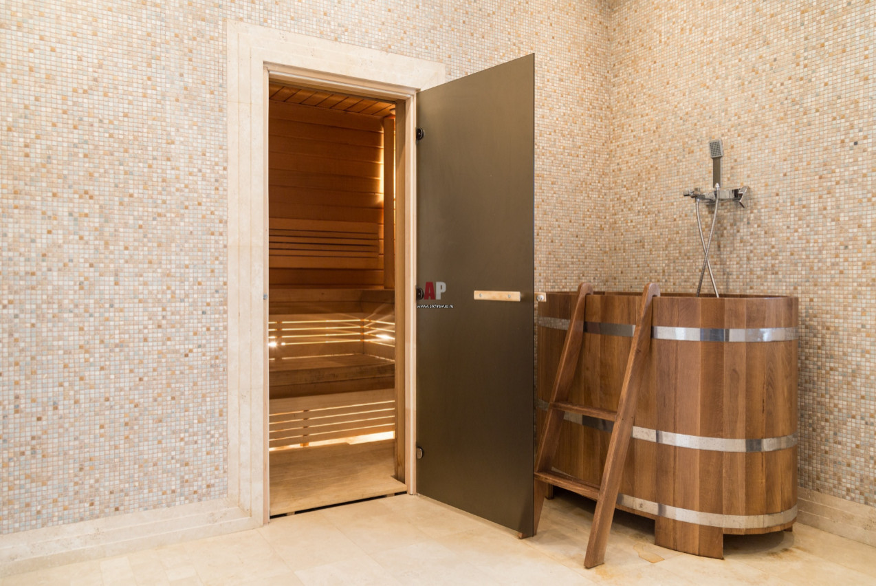 Дом на крутом склоне