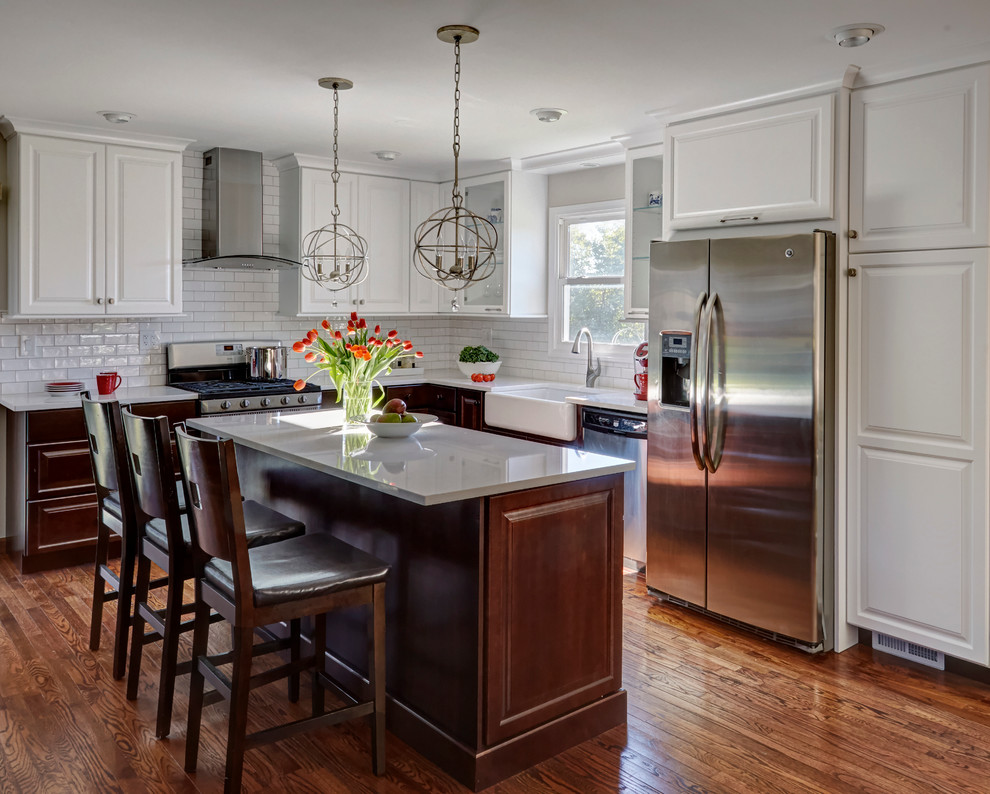 Transitional kitchen photo in Chicago
