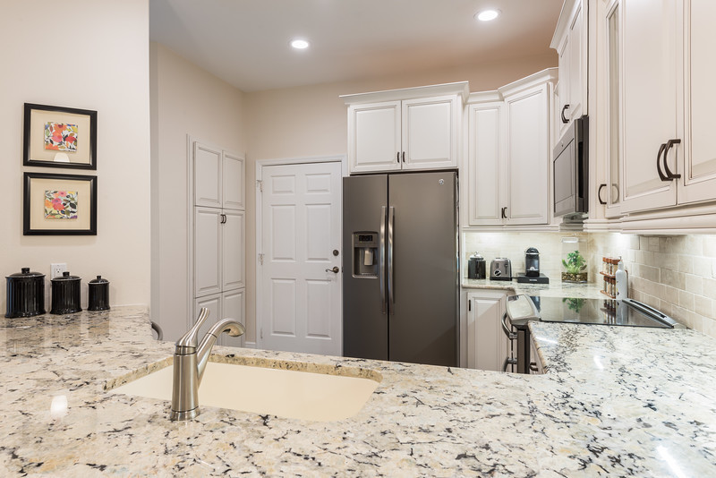 Transitional u-shaped eat-in kitchen photo in Orlando with flat-panel cabinets and no island