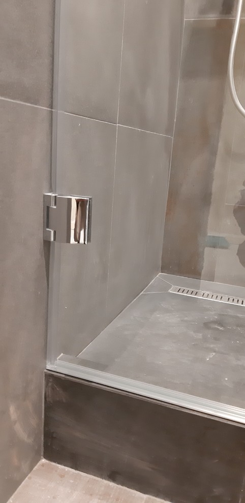 Душевая перегородка распашная