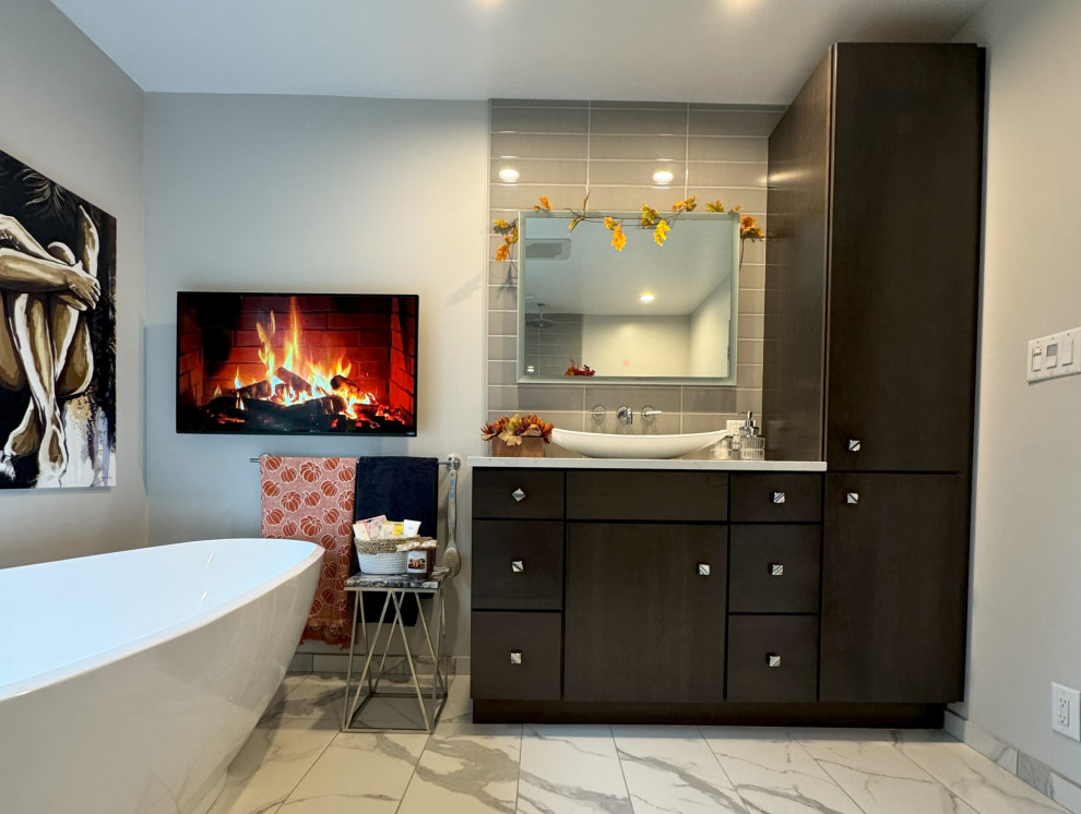 Freestanding tub