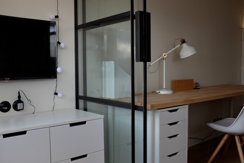 Перегородки из чёрного металла и стекла