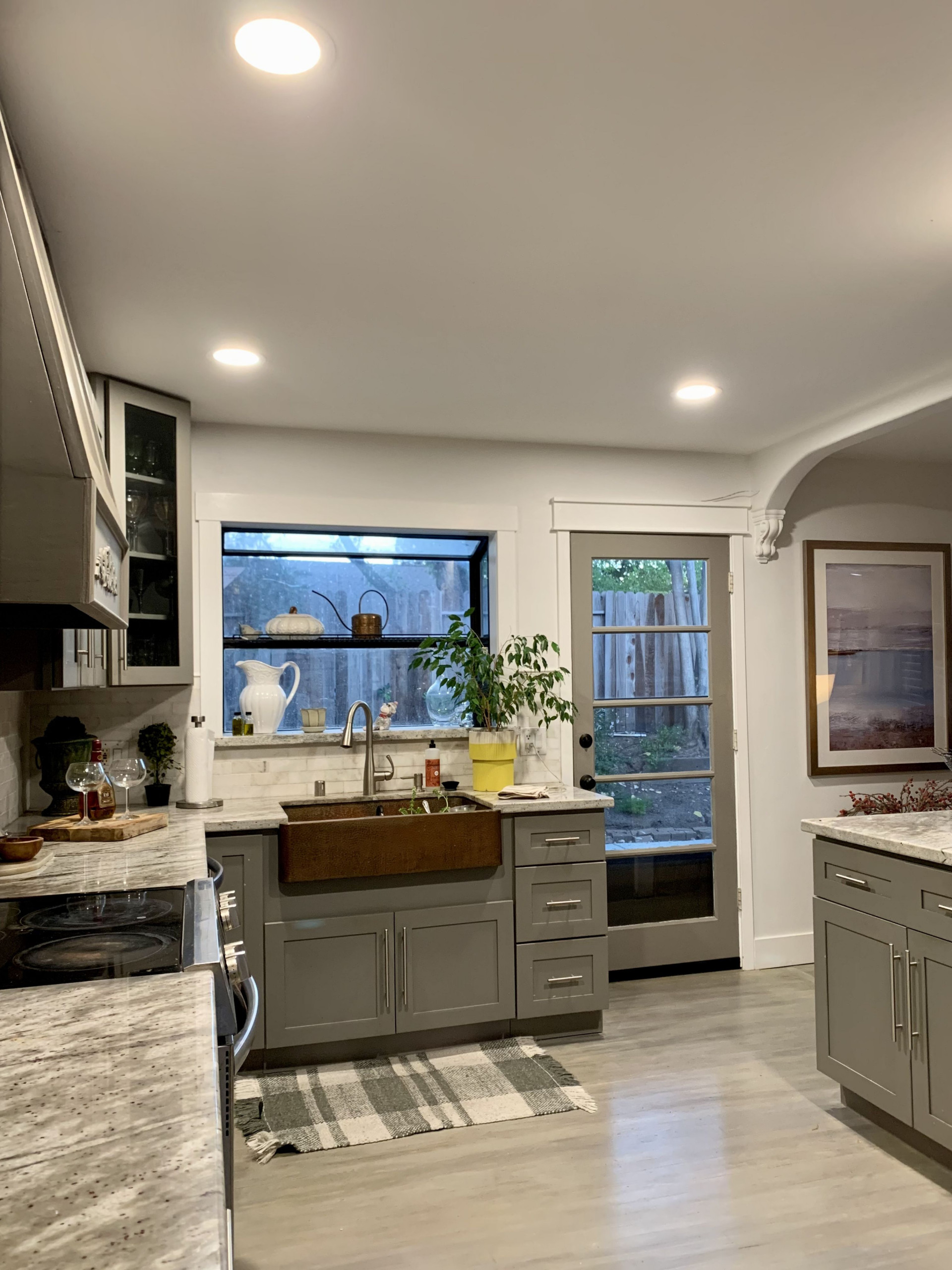 MODERN KITCHEN