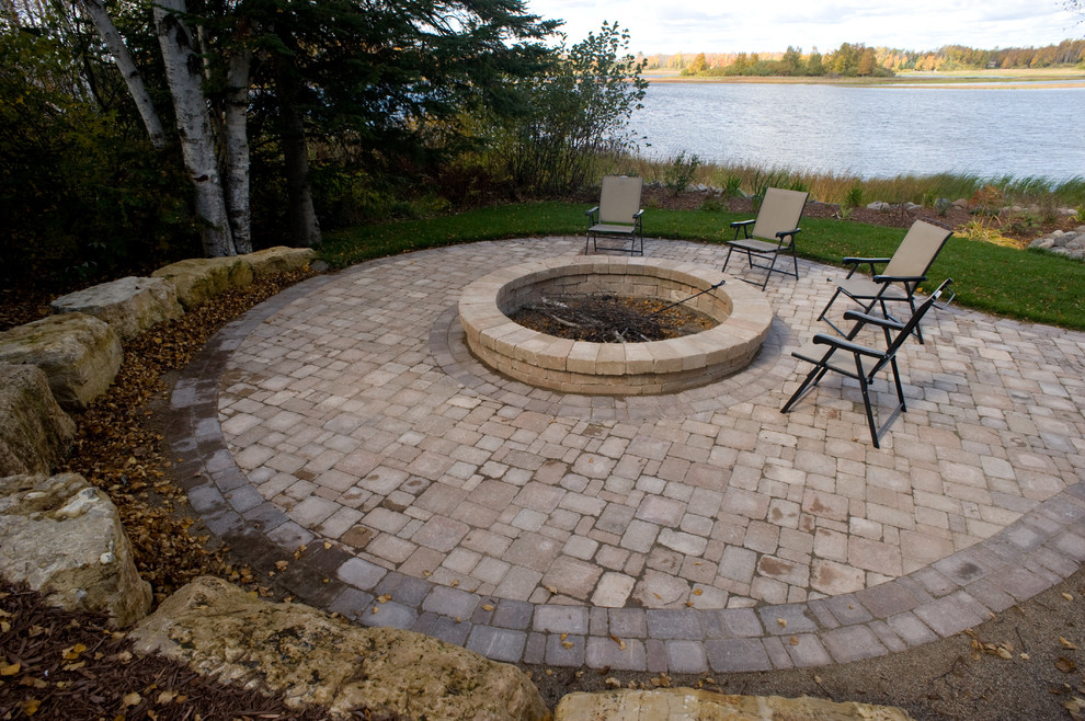 Inspiration for a traditional patio in Minneapolis.