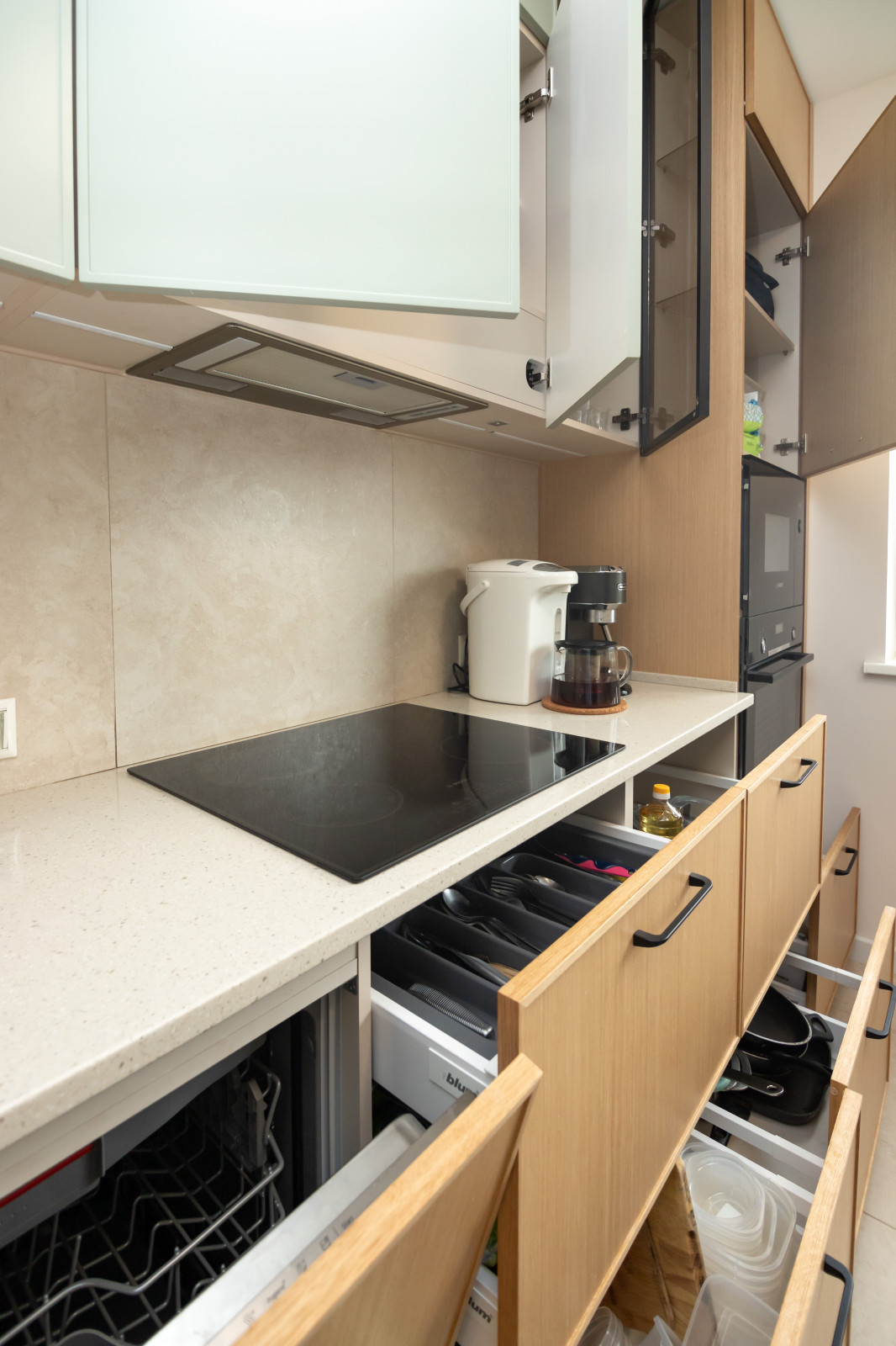 Неоклассическая кухня в трендовых цветах этого года