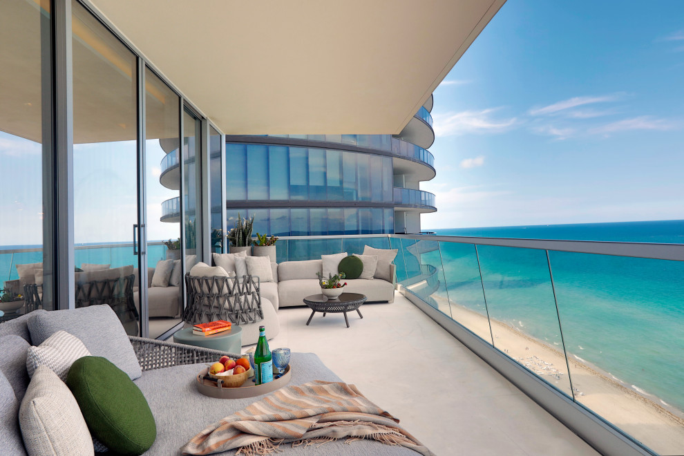 Moderner Balkon in Miami