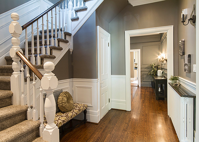 Photo of a transitional entryway in Toronto.