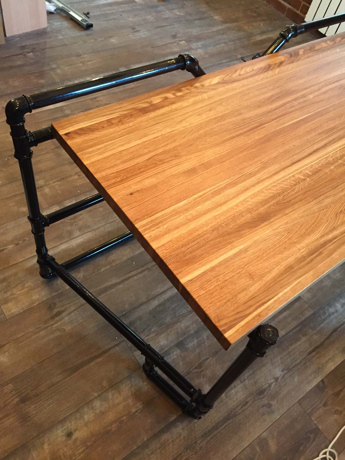 Стол рабочий, журнальный, полки из труб