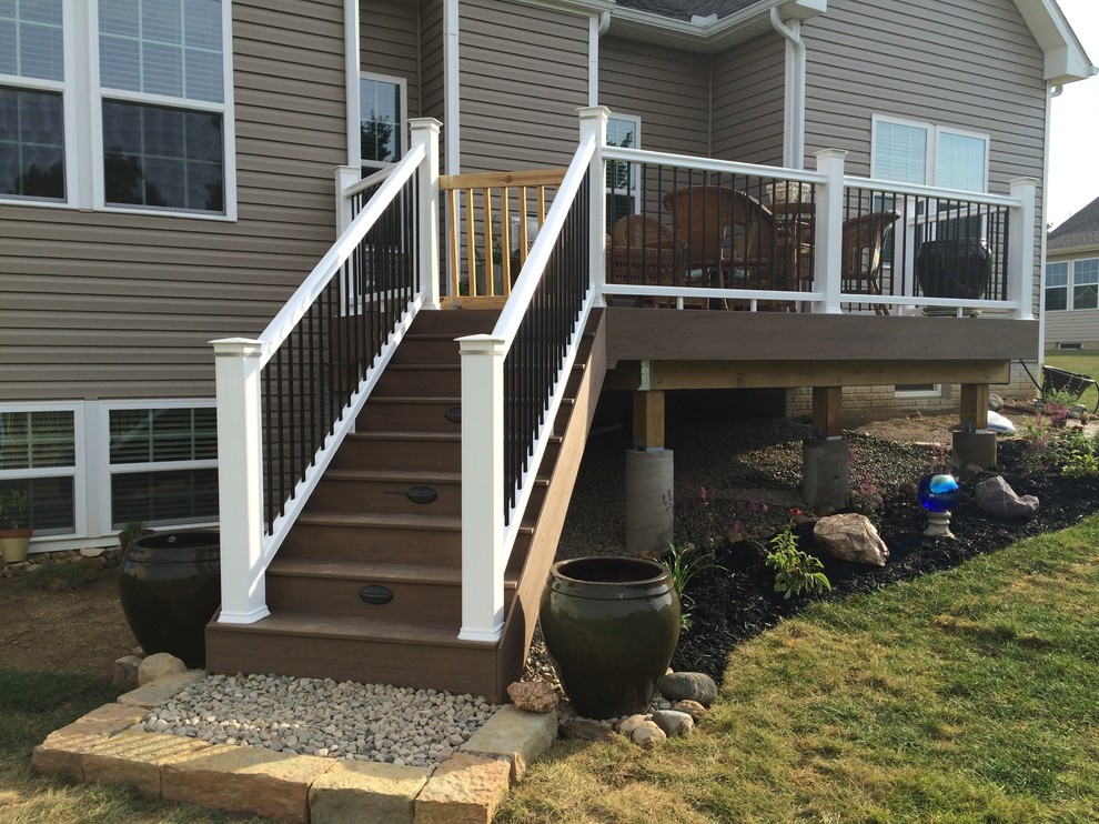 Example of a mid-sized backyard deck design in Columbus