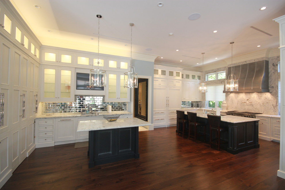 Transitional kitchen photo in Miami