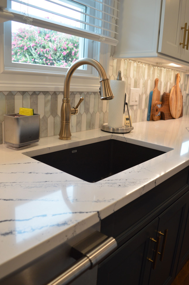 Home design - transitional home design idea in New York