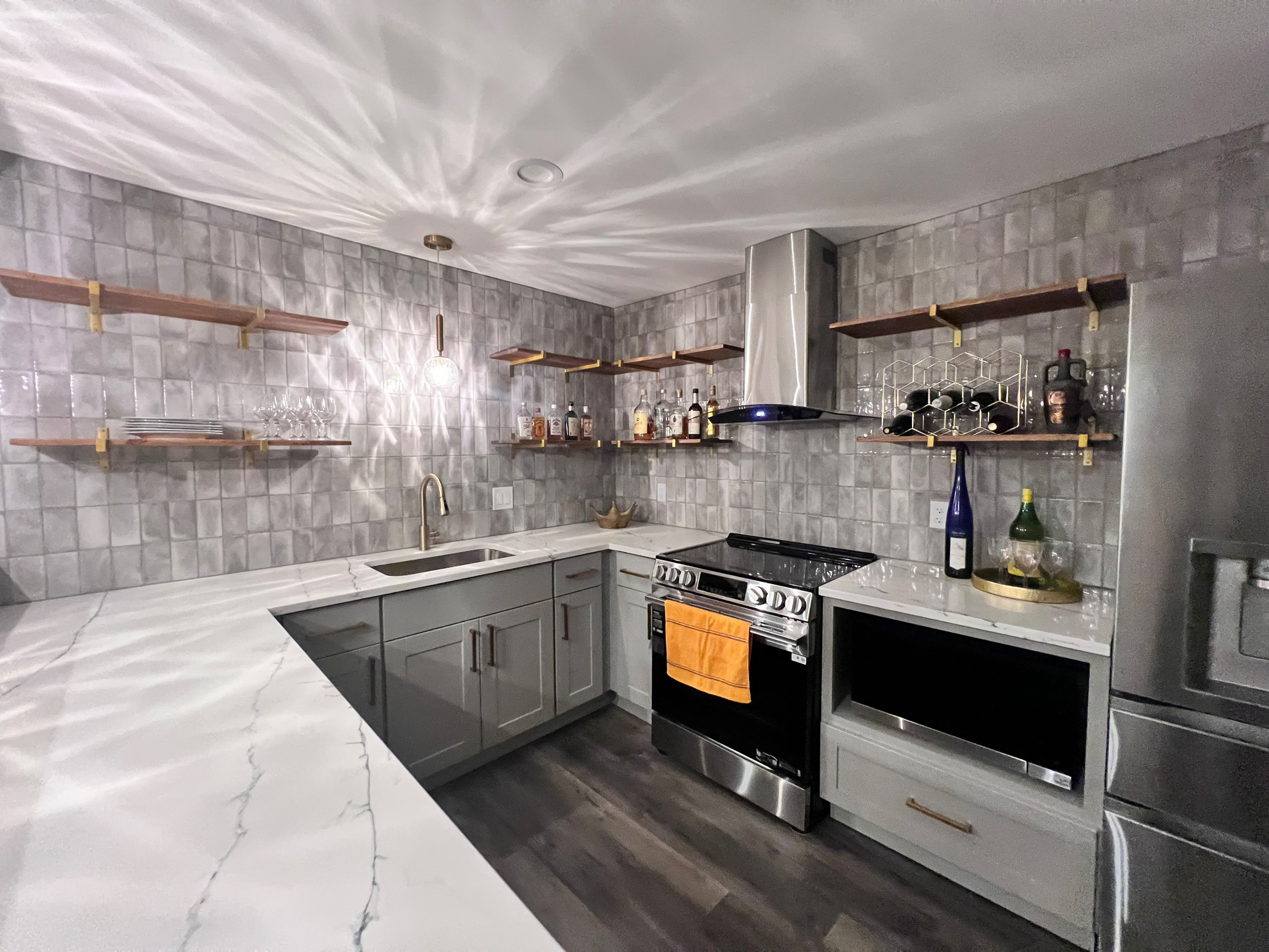 Edoria Basement Bar/Kitchenette