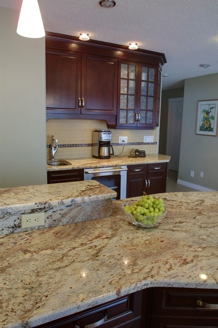 Bookmatched Granite Countertop Seams Traditional Kitchen