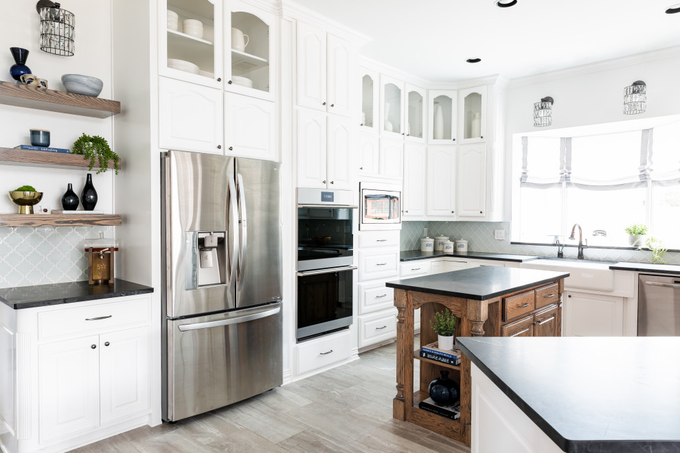 Elegant kitchen photo in Dallas