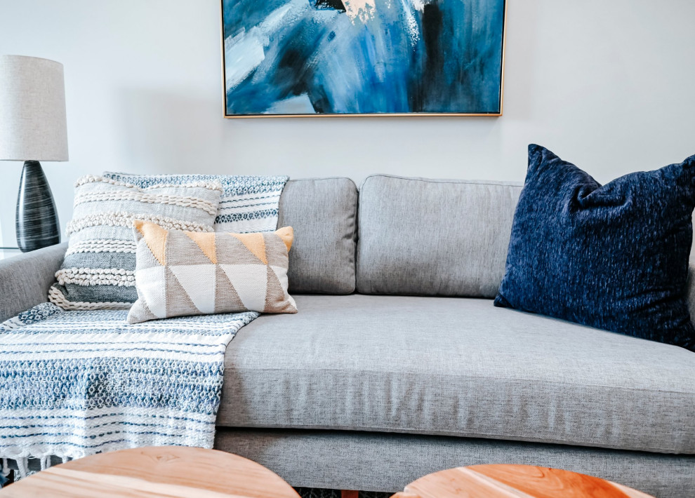 Inspiration for a transitional home design remodel in Chicago
