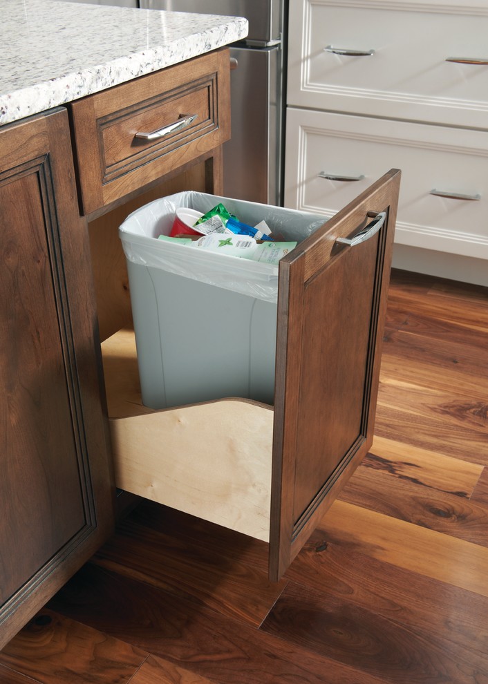 Example of a transitional kitchen design in Minneapolis