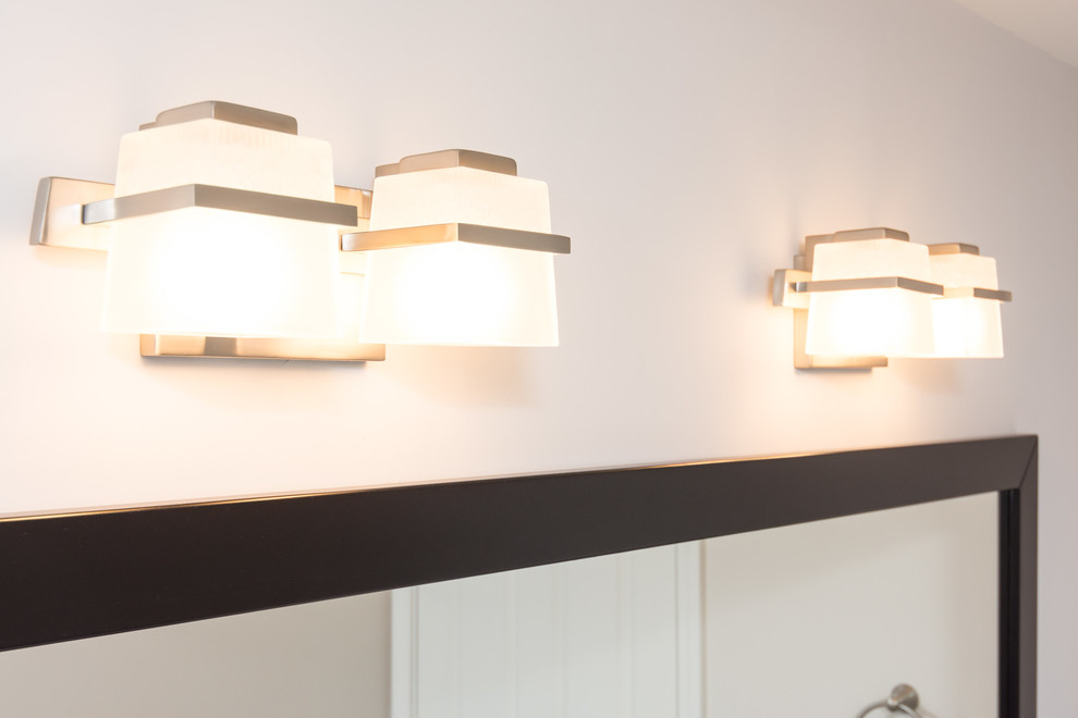 Inspiration for a transitional home design remodel in Detroit