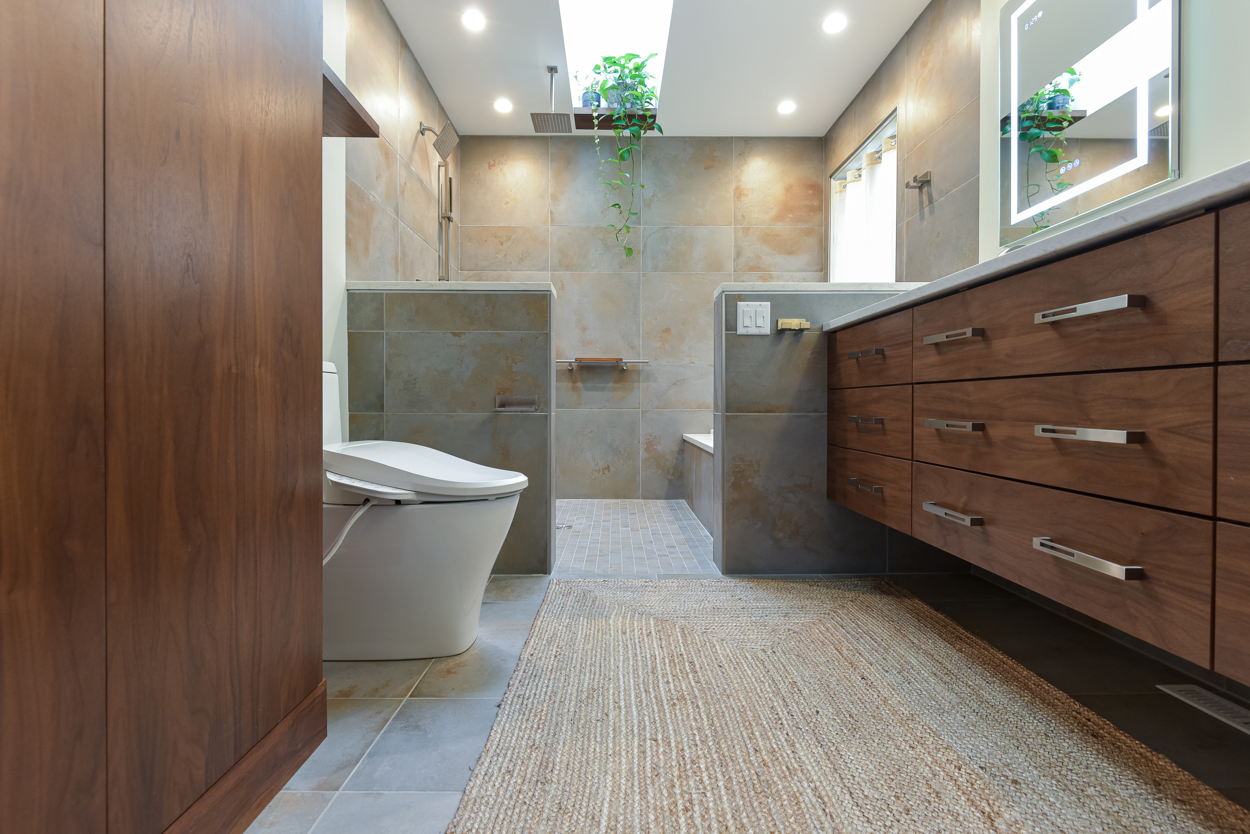 Biophilic Primary Bathroom 2023