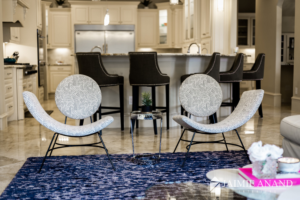 Transitional home design photo in Austin