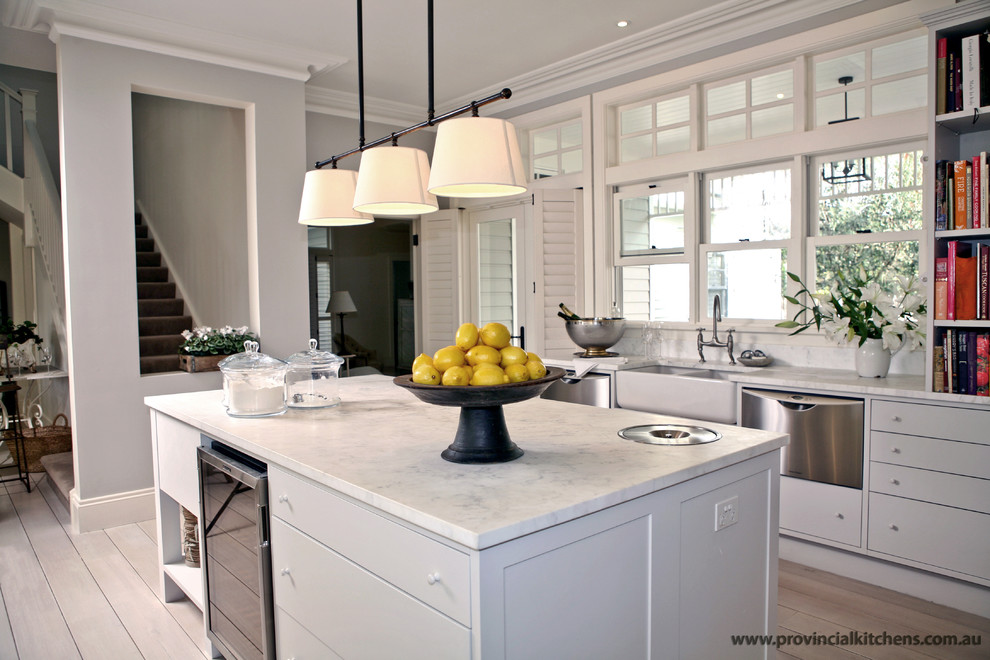 Design ideas for a traditional kitchen in Sydney.