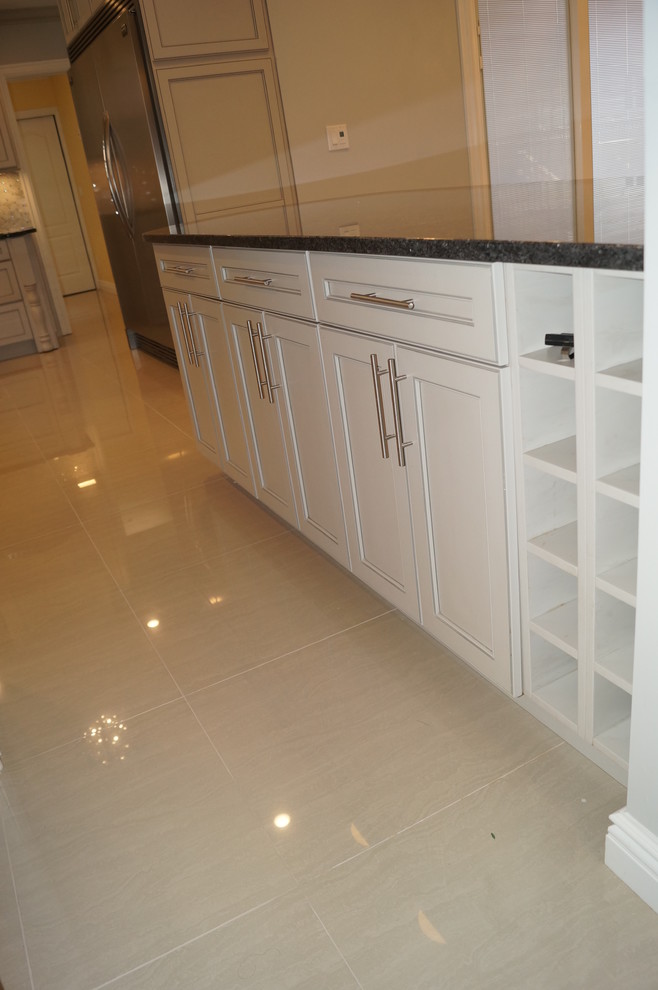 Transitional kitchen photo in New York