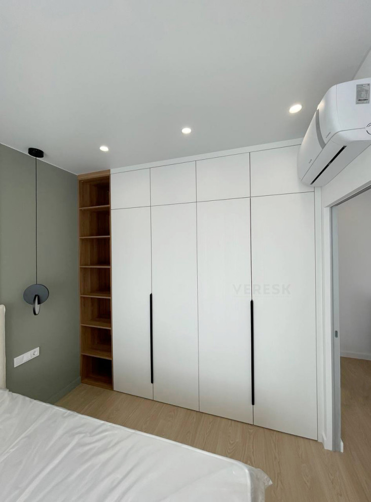 Встроенные распашные шкафы