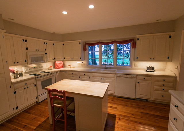 Traditional Kitchen and Dining kueche
