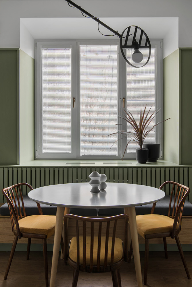 Бутылка кефира пол батона